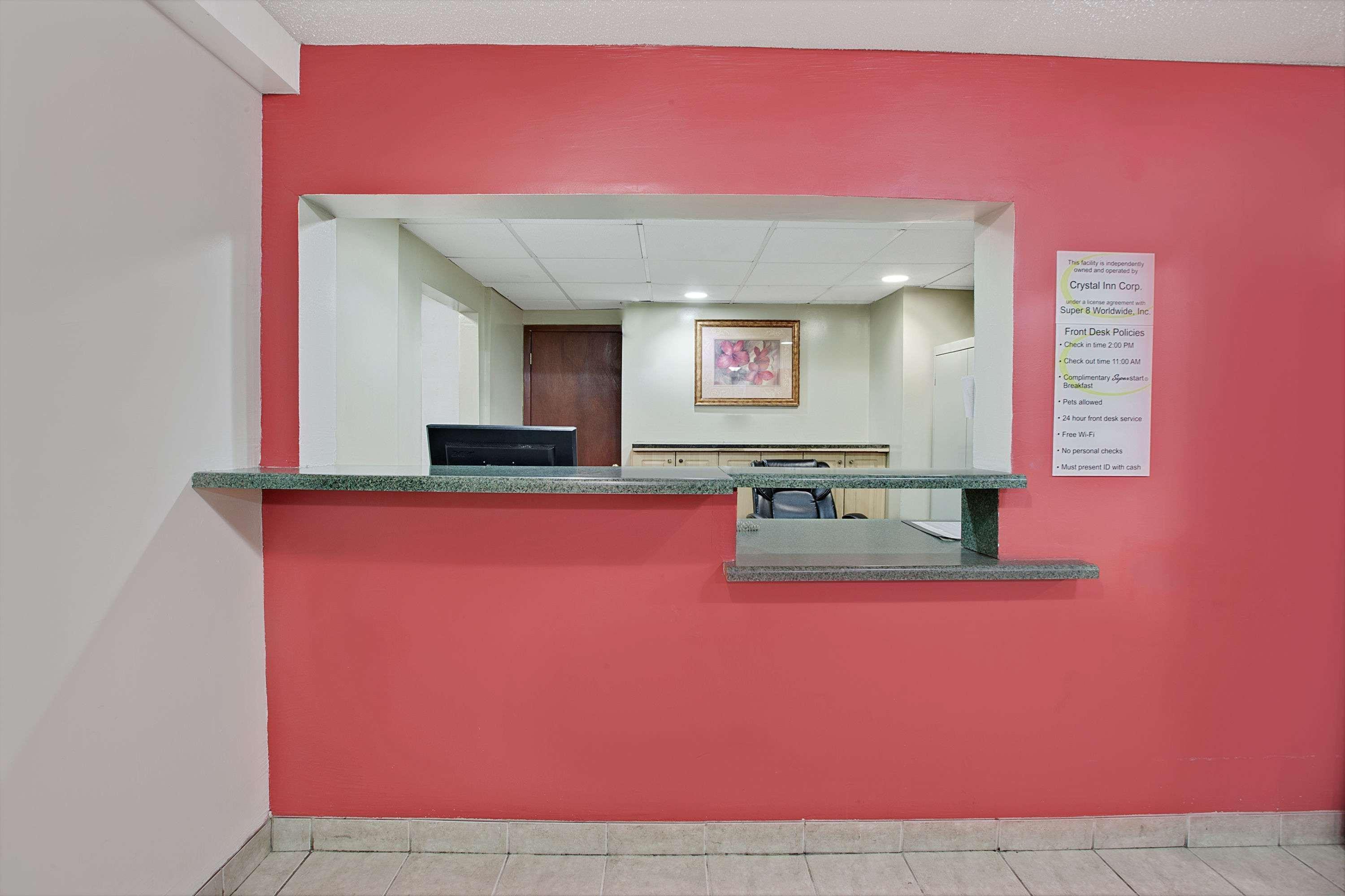 Super 8 By Wyndham Crystal Lake Extérieur photo