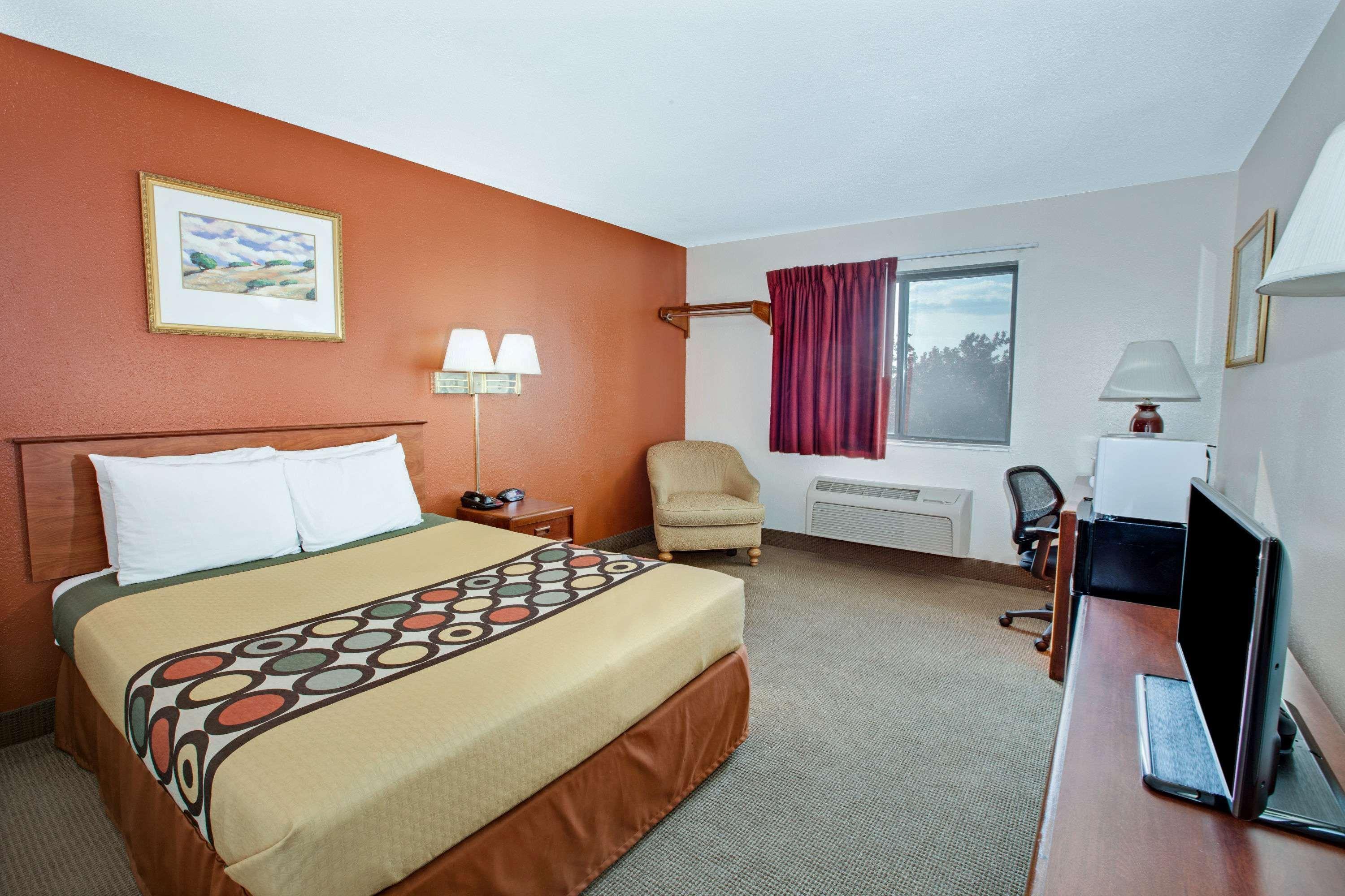 Super 8 By Wyndham Crystal Lake Extérieur photo