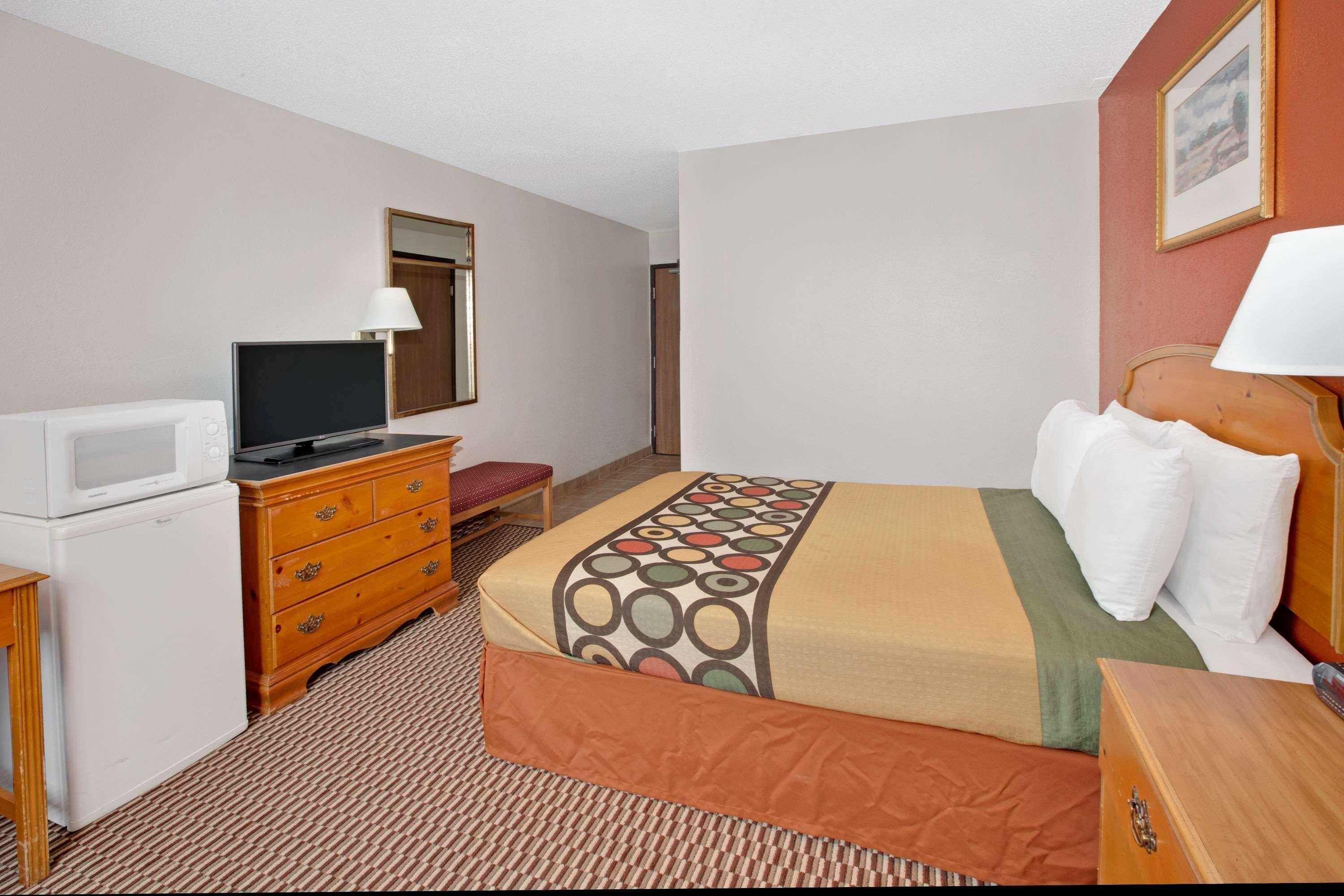 Super 8 By Wyndham Crystal Lake Extérieur photo