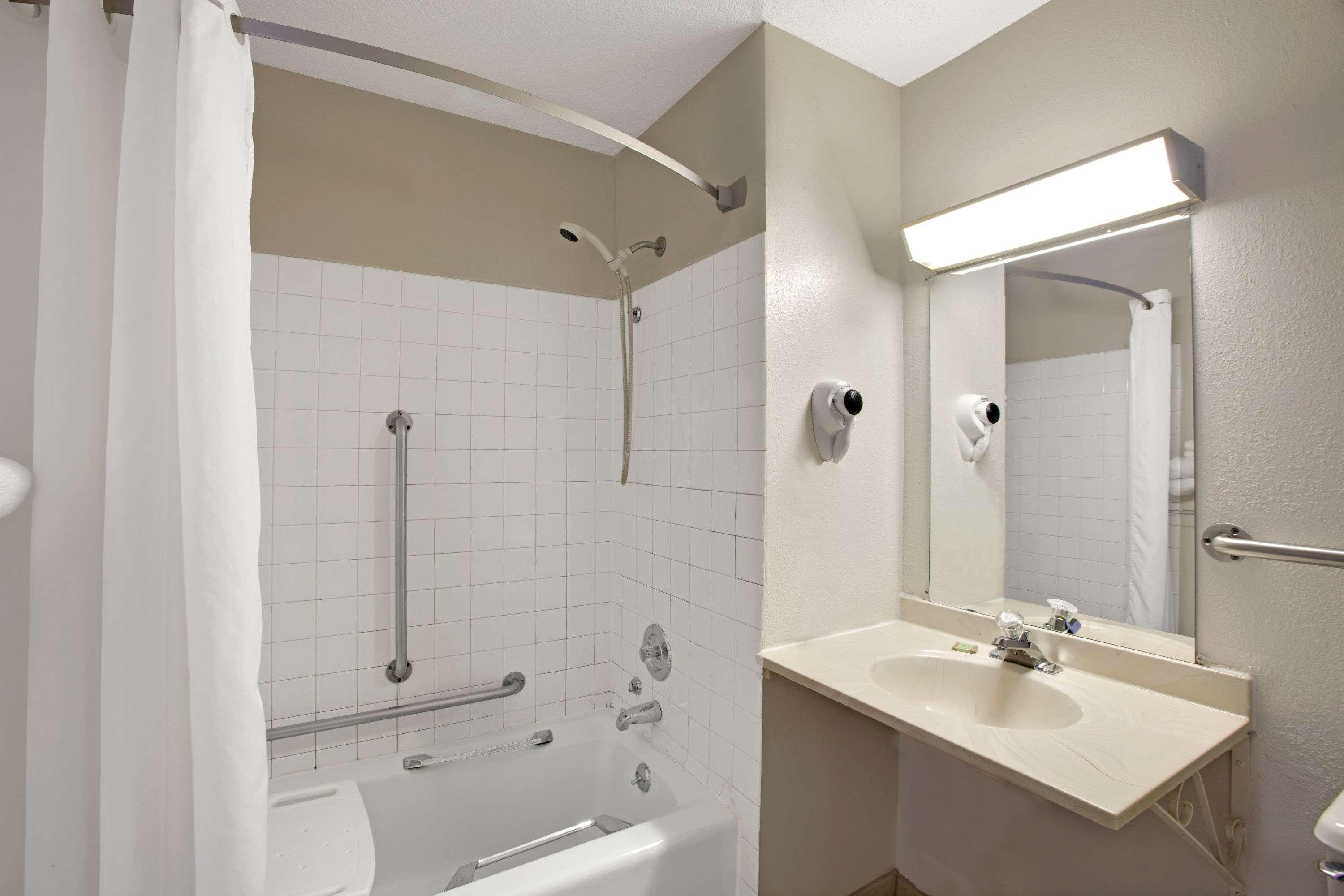 Super 8 By Wyndham Crystal Lake Extérieur photo