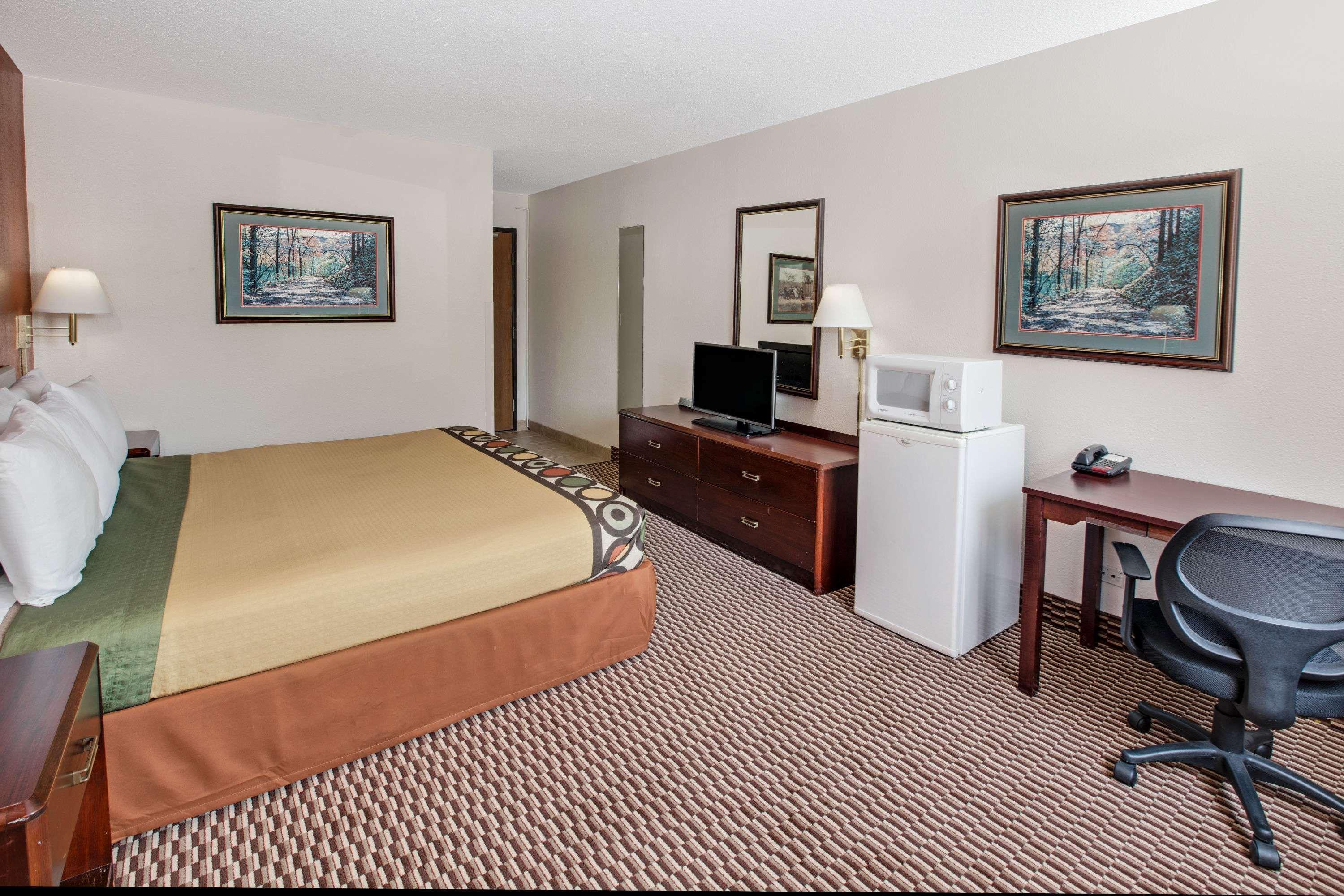 Super 8 By Wyndham Crystal Lake Extérieur photo