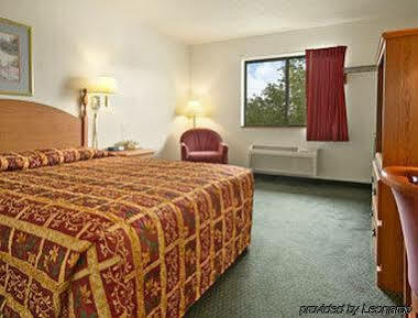 Super 8 By Wyndham Crystal Lake Extérieur photo